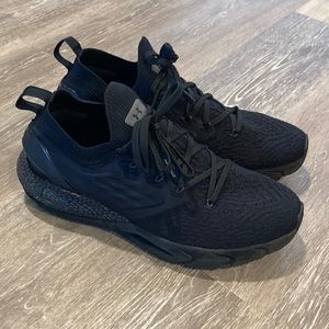 Black Under Armour Phantom shoes, Men's size 11. Hardly worn! Freshly washed!